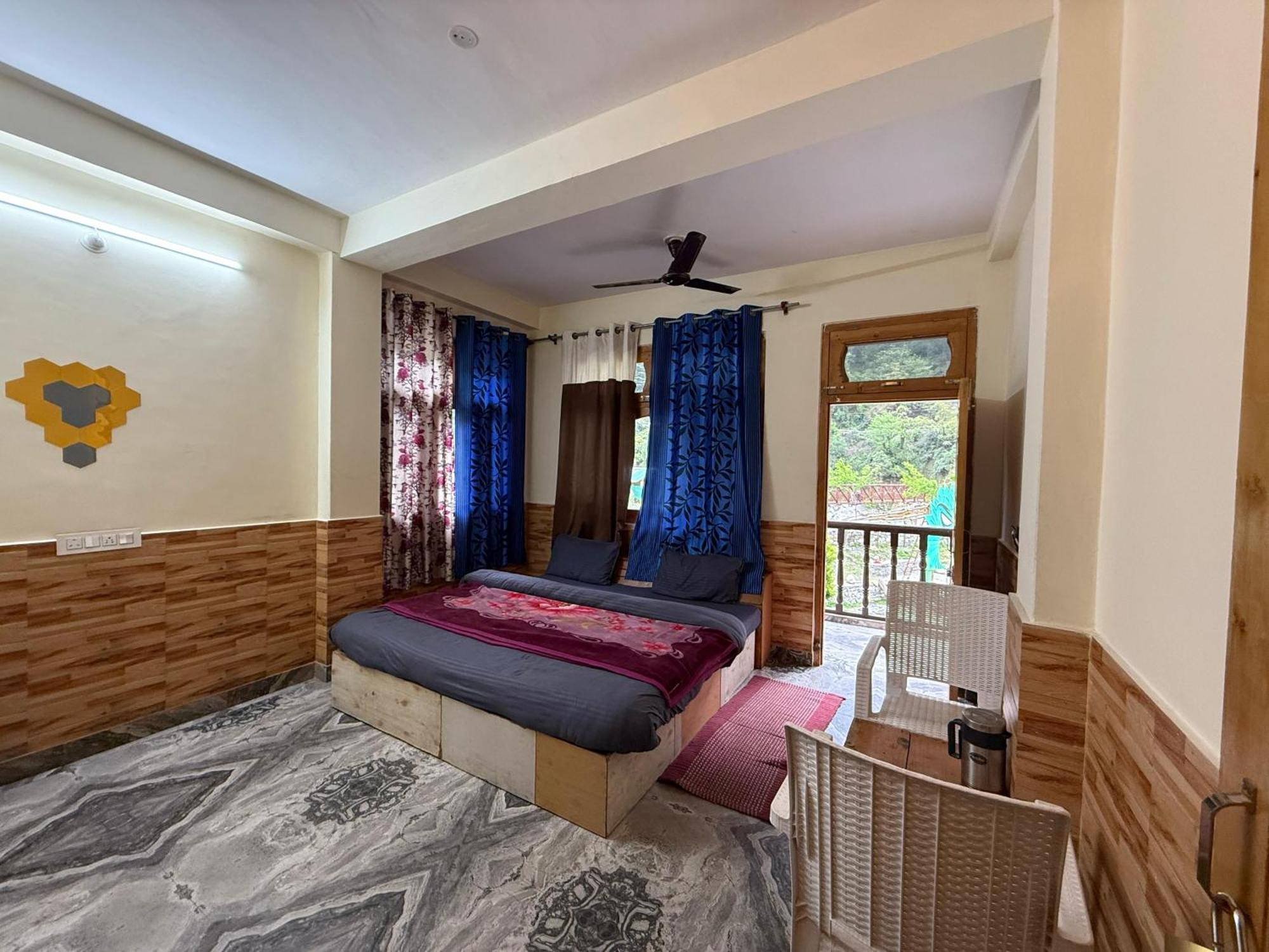 Flipsyde Retreat Otel Kasol Dış mekan fotoğraf